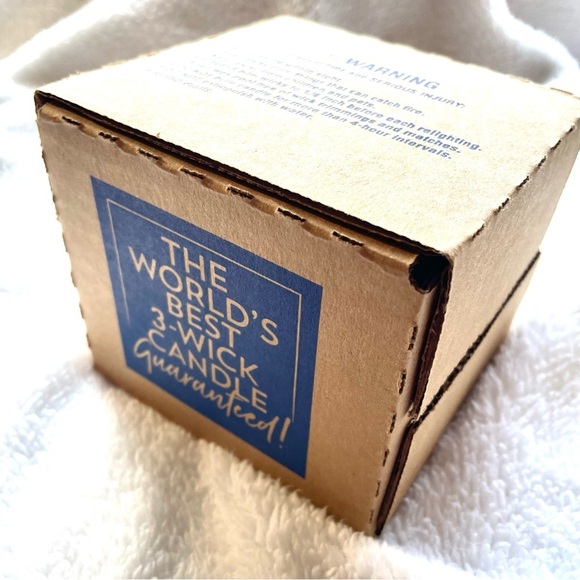 NWT Bath & Body Works 3-Wick Scented Candle – Tis The Season 🎄🍎 - Picture 9 of 9